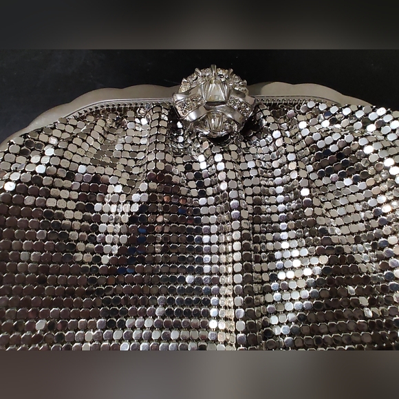 1930's Vintage silver mesh Whiting and Davis Co clutch - Picture 10 of 10